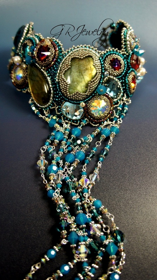 Beautiful bead embroidered jewelry by Guzialia Reed | Beads Magic