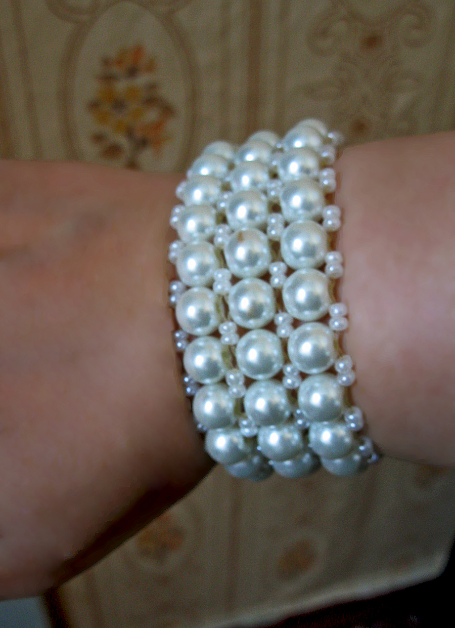 free-beading-pattern-bracelet-pearls-tutorial-1