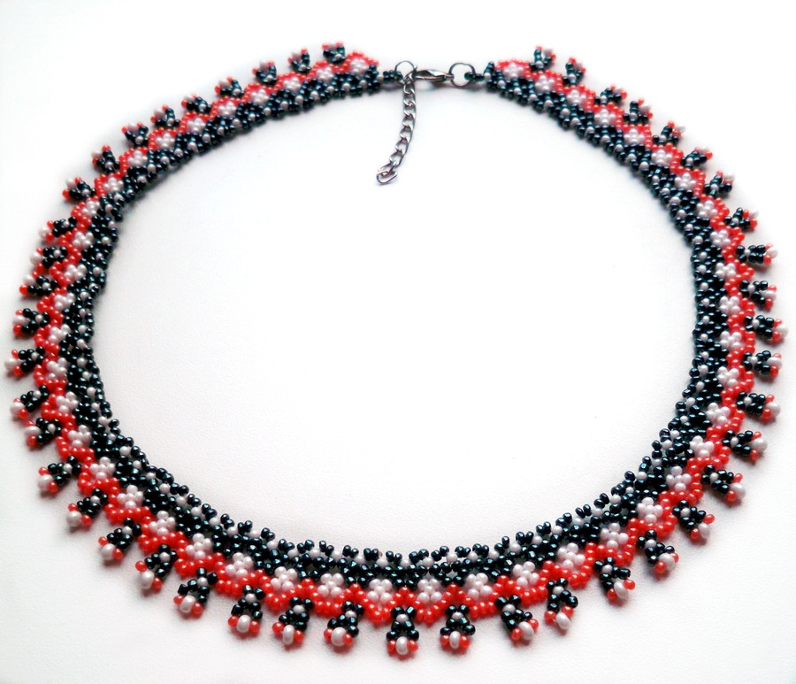 free-pattern-beading-necklace-tutorial-1