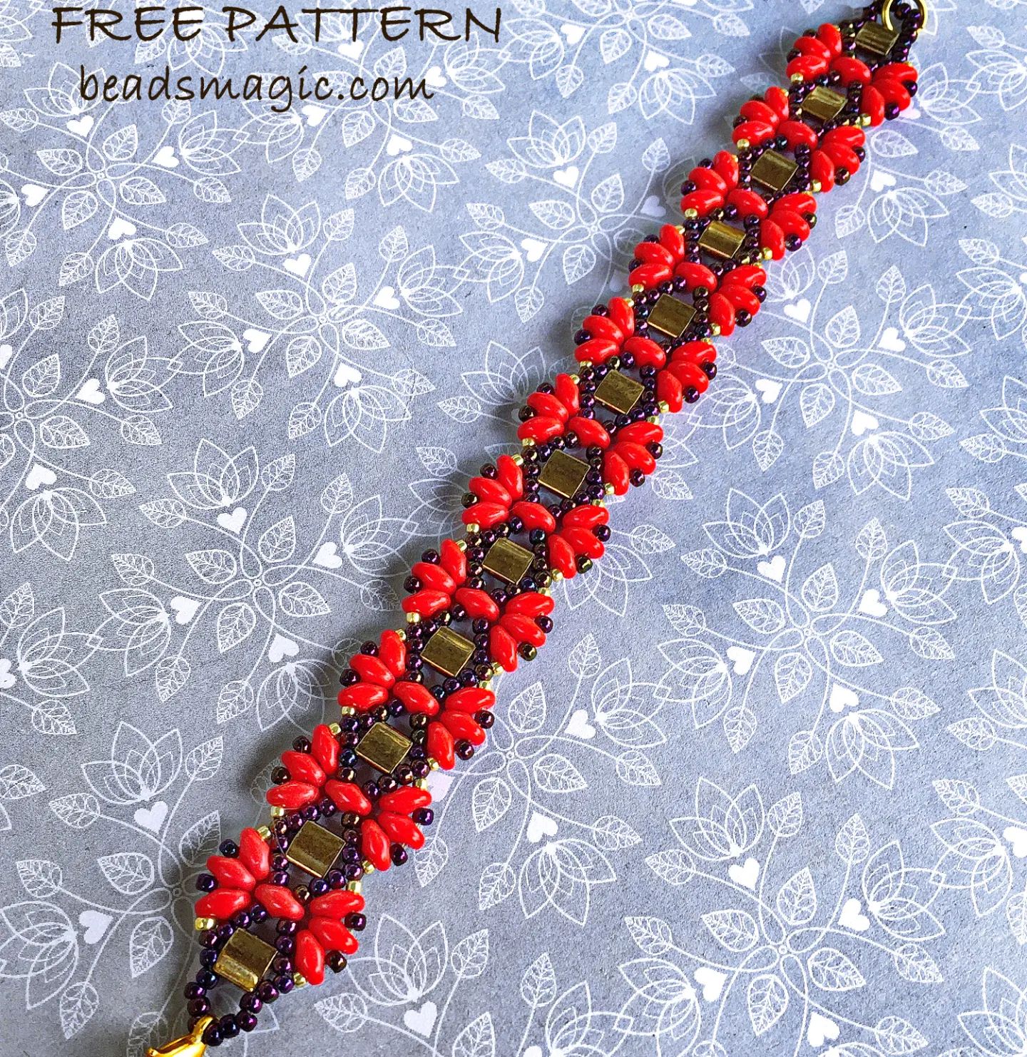Free pattern for bracelet Cardinal. Find the link in our Highlights ⬆️⬆️⬆️