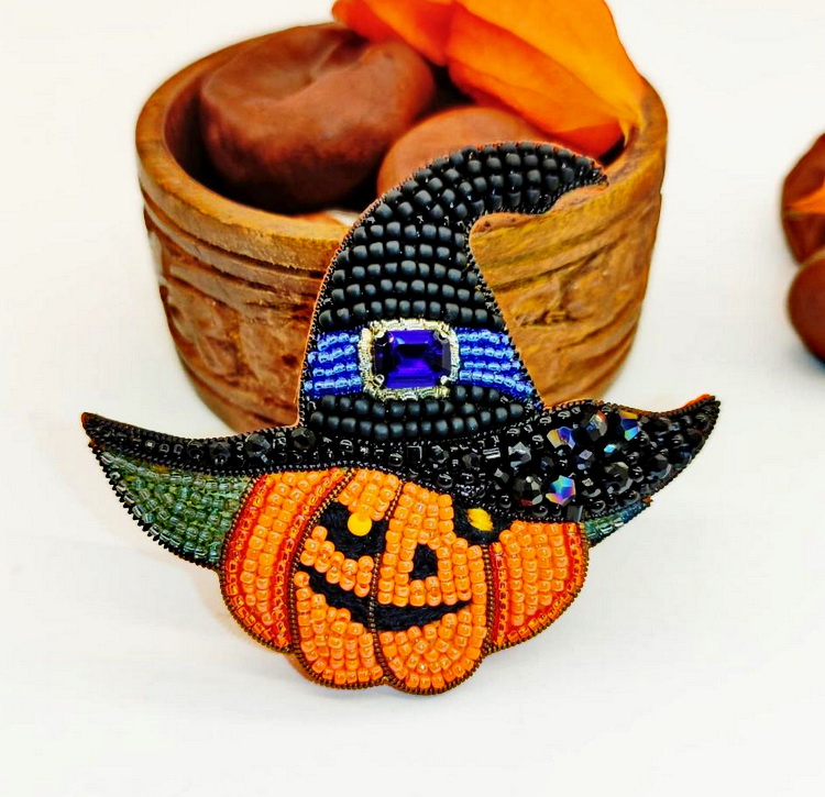  halloween beads, beading patterns, bead work, halloween beading inspiration, Beaded Halloween, bead pumpkin, beaded pumpkin tutorial