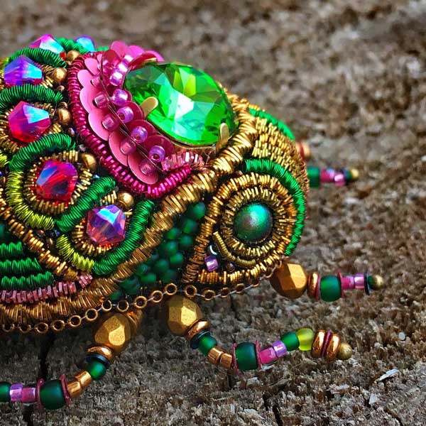 bead embroidery artist, beaded insects, Swarovski, Preciosa crystals, fire polished beads, pearls, natural stones, bugles, cannetille, seed beads Toho, Miyuki, bead embroidery, embroidery, filigri work, embroidered insect